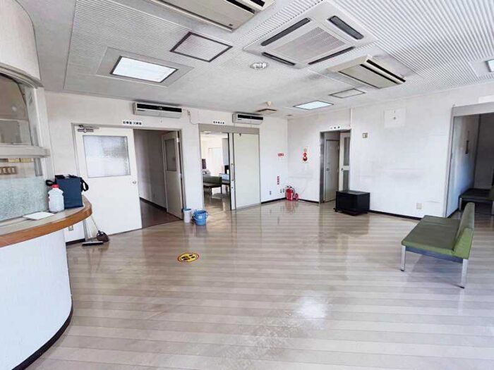 医院跡をシックなデザイン事務所へ改装したリフォーム事例