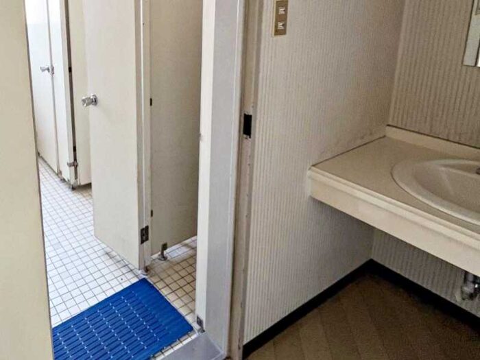 医院跡建物を事務所仕様に改装した内装リフォーム