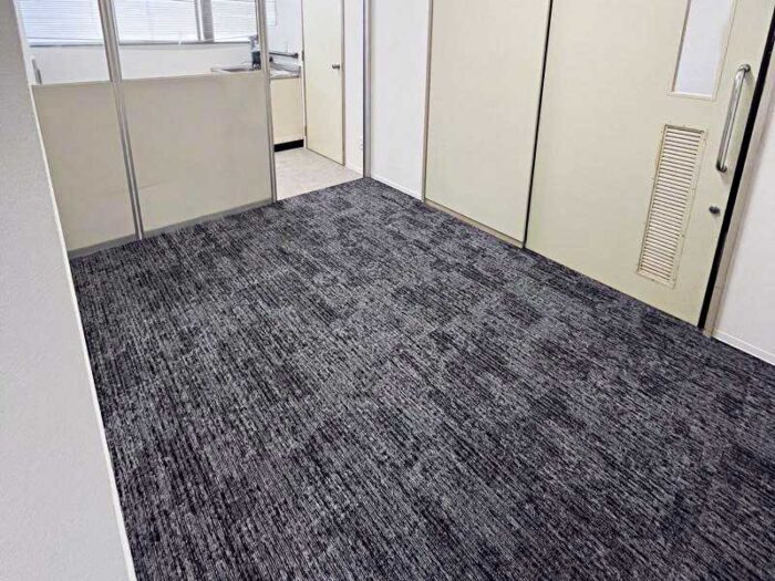 床：サンゲツ タイルカーペット NT-31802