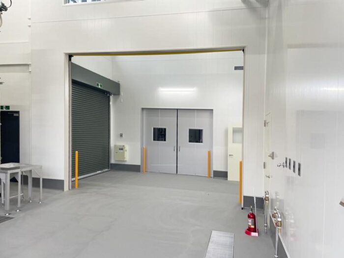 カラーガルバ外壁のモダンな酒蔵施工写真