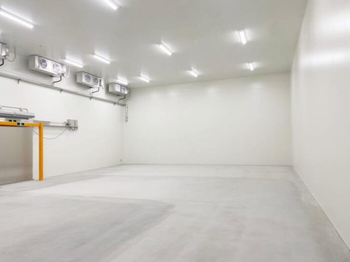 壁面ロゴで存在感を放つ酒蔵新築工事