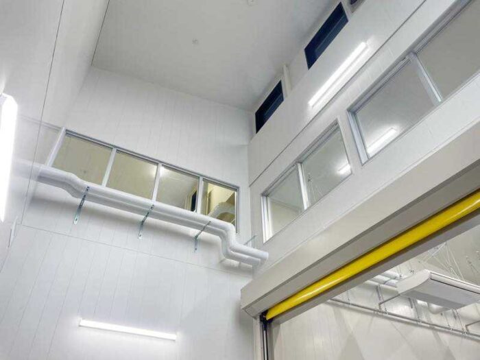 縦張りガルバ外壁のスタイリッシュ酒蔵