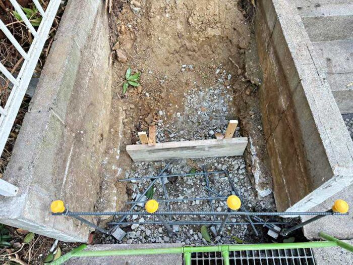 ブロック塀復元のための鉄筋補強工事