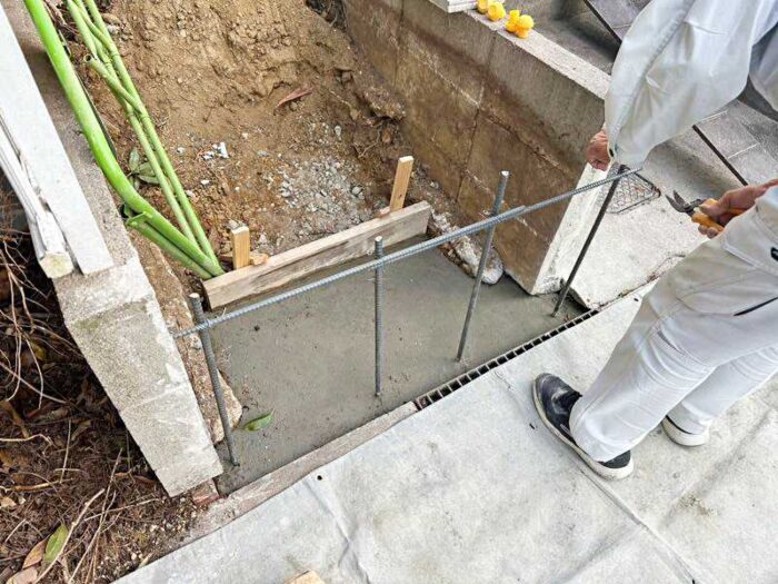 ブロック塀復元のためのコンクリート基礎工事