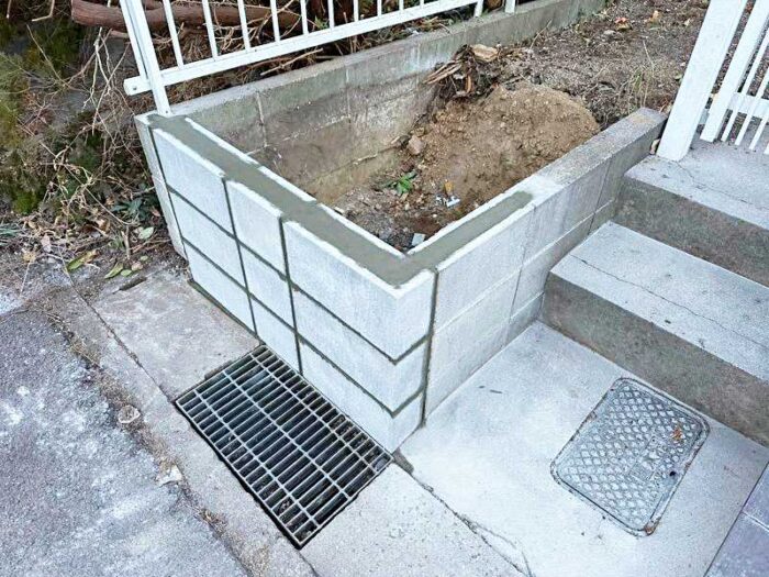 ブロック塀を復元した外構修理工事の完成写真