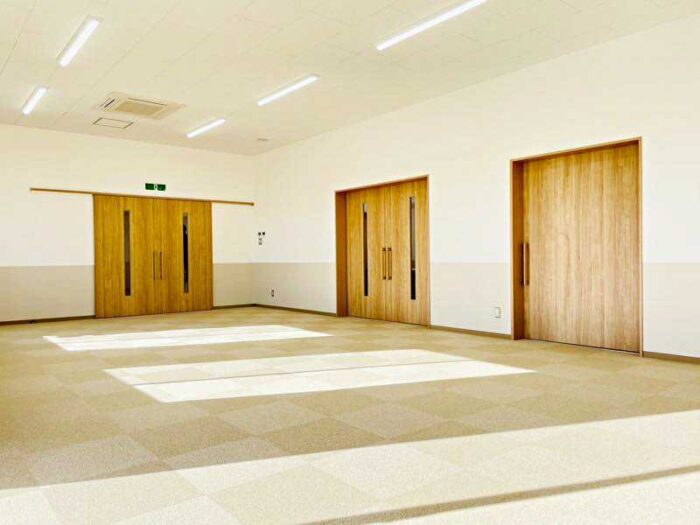 広々とした大会議場を完備