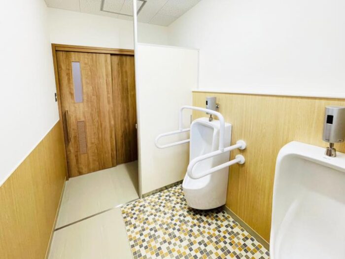 清潔感のある男子トイレ空間