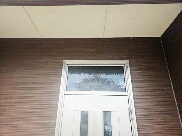 伊賀市・名張市で庭木剪定と伐採、玄関上の鳥の巣も除去