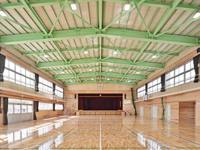 屋内運動場の安全性を高めた改修施工例