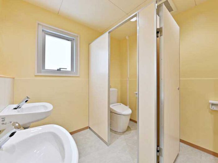 体育館内外装を改修した学校施設工事