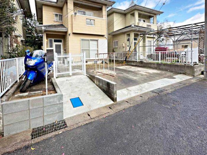 階段をスロープに改修しバイクの出入りを快適にした外構工事