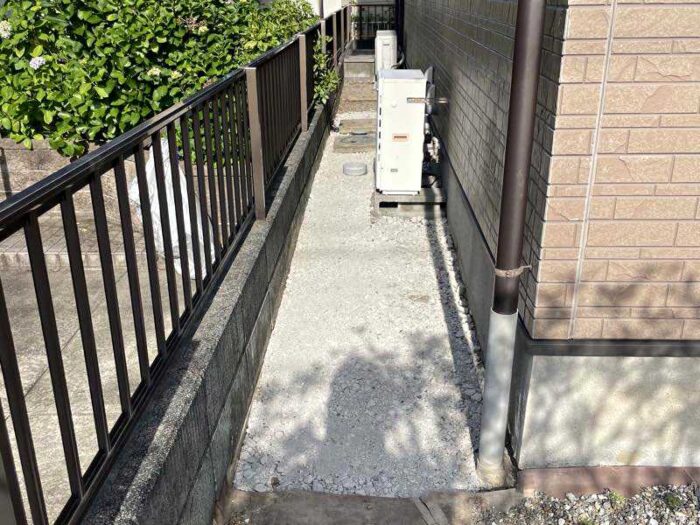 防草シート撤去後に庭をコンクリートで整備