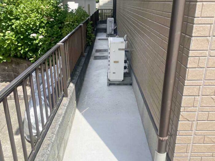庭全面をコンクリート舗装し雑草対策を実現