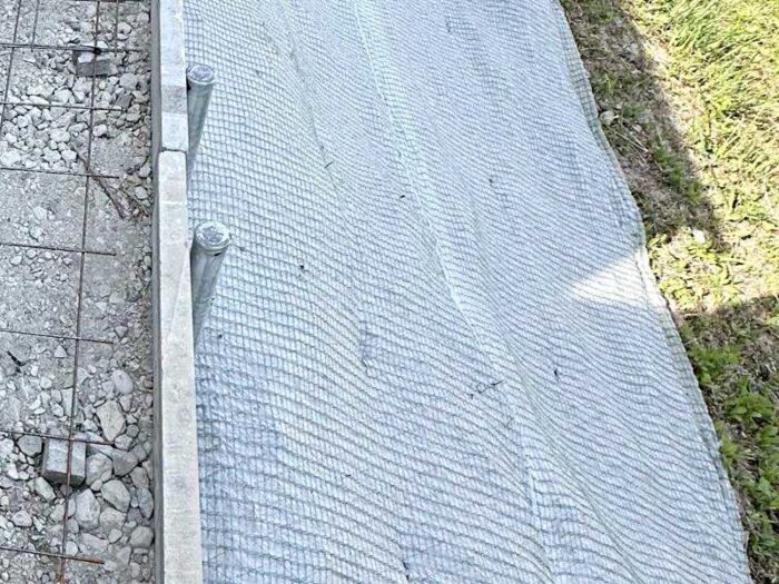 R09_98_11 裏庭の土砂流出を防ぐ土留工事