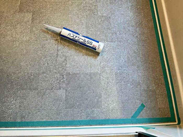 R04_41_07 足元の冷たさを軽減する東リ「バスナ」の浴室床